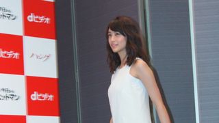 山本美月のミニスカ美脚がまぶしい!男らしいと分析されてしまい、涙目!?