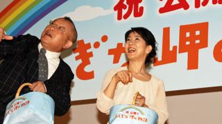 吉永小百合、ナイス投球!客席に向けて虹のアーチ!