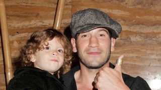 「ウォーキング・デッド」のジョン・バーンサル、もうすぐ第3子誕生