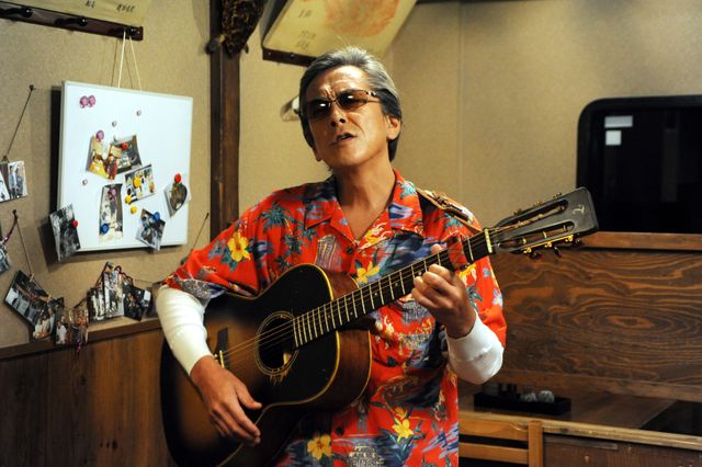 寺島進が最新主演作で流しのギター弾きに！初めての歌にも挑戦！