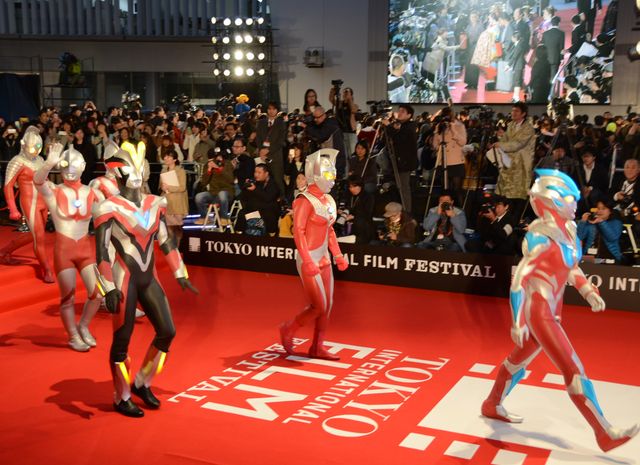 ウルトラヒーロー8人が“地球外ゲスト”としてレッドカーペットに大集結【第27回東京国際映画祭】