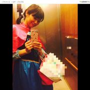 伊東美咲が『アナ雪』アナのコスプレを披露