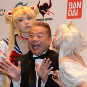 河北麻友子、セラムンのコスプレ!鼻血の出川にキスポーズ
