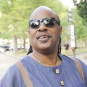 64歳のスティーヴィー・ワンダー 来年には三つ子が誕生