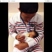 矢沢心、夫・魔裟斗と生後5日目の娘の写真公開