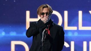 ジョニデ、生放送で泥酔&放送禁止用語の大失態!途中で映像も差し替えられる