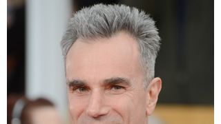 ダニエル・デイ=ルイス ウィリアム王子からナイト爵を授けられる