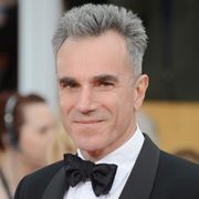 ダニエル・デイ=ルイス ウィリアム王子からナイト爵を授けられる