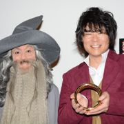 人気声優・森川智之がビルボのコスプレ!小走りで「冒険に出る~!」