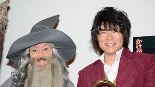人気声優・森川智之がビルボのコスプレ!小走りで「冒険に出る~!」