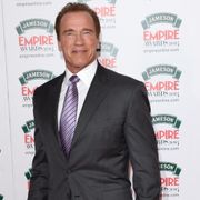 葉巻が大好きなシュワちゃん、シガー・スモーカー・オブ・ザ・イヤーに選ばれる