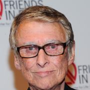 『卒業』のマイク・ニコルズ監督死去 83歳 心不全のため
