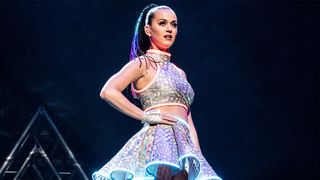 ケイティ・ペリー、スーパーボウルのハーフタイムショーに正式決定