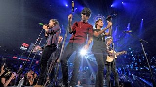 ワン・ダイレクションが3部門で受賞 - アメリカン・ミュージック・アワード