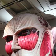 リアルスケール超大型巨人がお披露目!「進撃の巨人展」ついに開催!