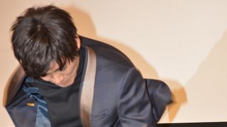松坂桃李、瓦10枚割りに成功!有村架純も大興奮!