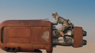 新『スター・ウォーズ』の映像がついに初公開!ミレニアム・ファルコンが空を舞う!