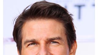 トム・クルーズ、ロンドンでバスにひかれそうになる！