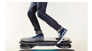 『バック・トゥ・ザ・フューチャー』空飛ぶホバーボードが実現!日本販売が決定