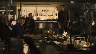 アベンジャーズが宅飲み!『アベンジャーズ/エイジ・オブ・ウルトロン』新写真公開