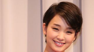 剛力彩芽、壁ドン&バックハグどっちもされてみたい!