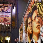 金正日暗殺を題材にした映画の上映中止を受け、映画館が金正日暗殺を題材にした『チーム★アメリカ/ワールドポリス』を上映予定も中止要請
