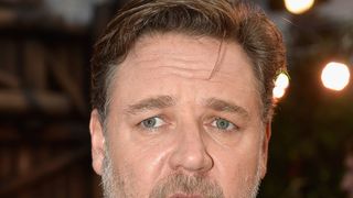 ラッセル・クロウ、役がないと嘆く中年女優をバッサリ「48歳なのに純情な少女を演じたがっている」