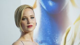 ジェニファー・ローレンス、クリスマス・イブに子供病院を慰問