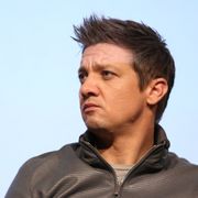 『アベンジャーズ』のジェレミー・レナー、妻が離婚を申請