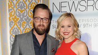 『イフ・アイ・ステイ』のジョシュア・レナード、「ニュースルーム」のアリソン・ピルと婚約