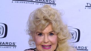 「じゃじゃ馬億万長者」のドナ・ダグラスさん、死去 『フランキーandジョニー』でエルヴィス・プレスリーの相手役も