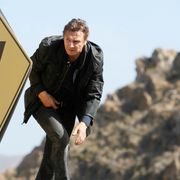 リーアム・ニーソンがウインク!日本のファンへ新年のメッセージ