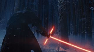 新『スター・ウォーズ』十字型ライトセーバーを手にした新キャラは何者?憶測広がる…