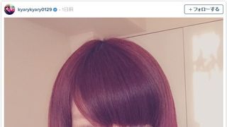 きゃりーの中指を立てた写真に波紋