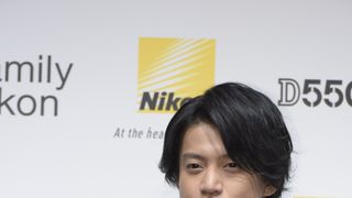 小栗旬が「娘の写真です！」とプライベートショット披露