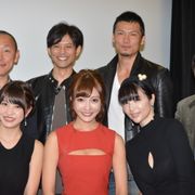 セクシー女優明日花キララ、胸元ぱっくりドレスで登場!GカップがFカップに…