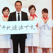 遠藤憲一、各局女子アナと違法配信の撲滅訴え