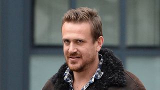 『ザ・マペッツ』のジェイソン・シーゲルに新恋人
