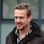 『ザ・マペッツ』のジェイソン・シーゲルに新恋人
