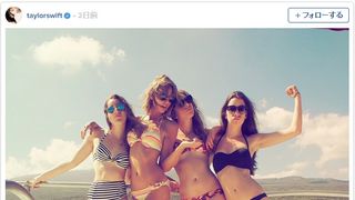テイラー・スウィフト、おへそ披露のセクシービキニにファン大興奮！