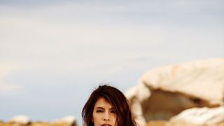 マギー、日本人初のROXYグローバルモデルに！美くびれ水着ショットを披露