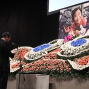 「平成ゴジラ」川北紘一監督、ゴジラやモスラに囲まれてお別れ