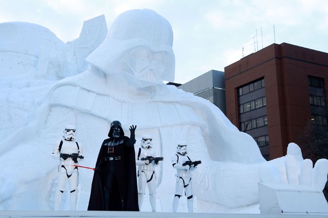 ダース・ベイダー、さっぽろ雪まつりに参戦！世界初公認の巨大雪像がお披露目！