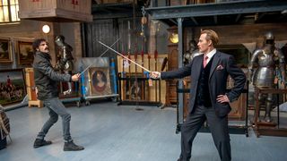 この戦い方はジャック・スパロウ!? おちゃめすぎる『モルデカイ』戦闘シーン