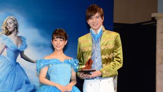 城田優、白タイツの王子スタイルに「恥ずかしい」と照れ笑い