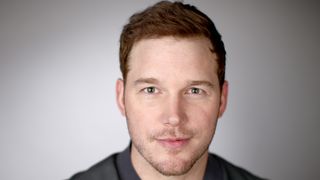 スーパーボウルの賭けで負けたクリス・プラット、スター・ロードの格好で子供たちを訪問
