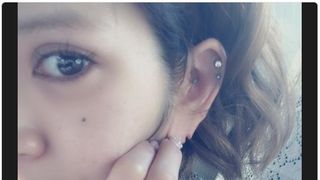 坂口杏里、ピアスで耳たぶちぎれる！