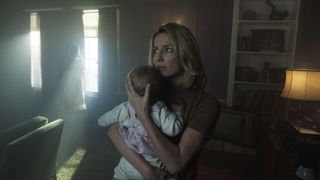 アナベル人形が赤子を襲う!『アナベル 死霊館の人形』恐怖の本編映像公開