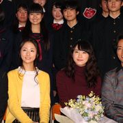 新垣結衣、合唱名門校にサプライズ登場!中学生に真摯なアドバイス