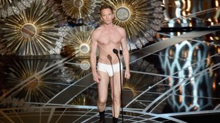 オスカーで司会者が白ブリーフ一丁に